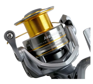 Carrete Reel Okuma Avenger Av-4000 Freno De 17.6 Lb Color Gris/Negro/Dorado Lado de la manija Derecho/Izquierdo